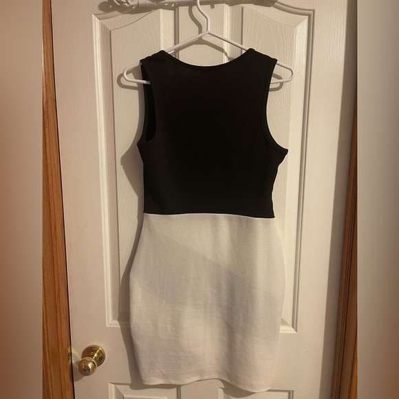 Black and white mini dress - Picture 3 of 3